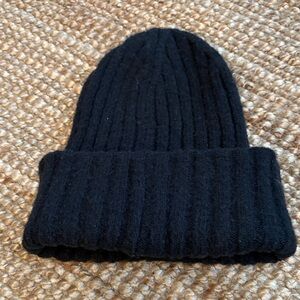 Maeve Classic Black Ribbed Hat